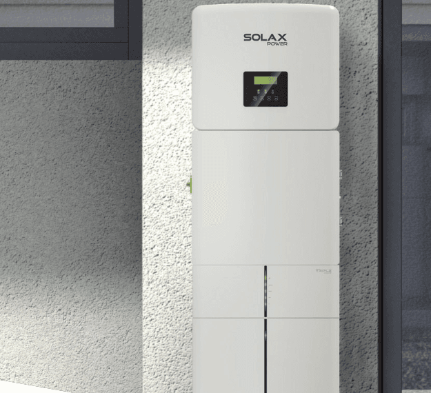Sistema completo SolaX X1-Hybrid G4 con inverter e batteria a torre installato a parete