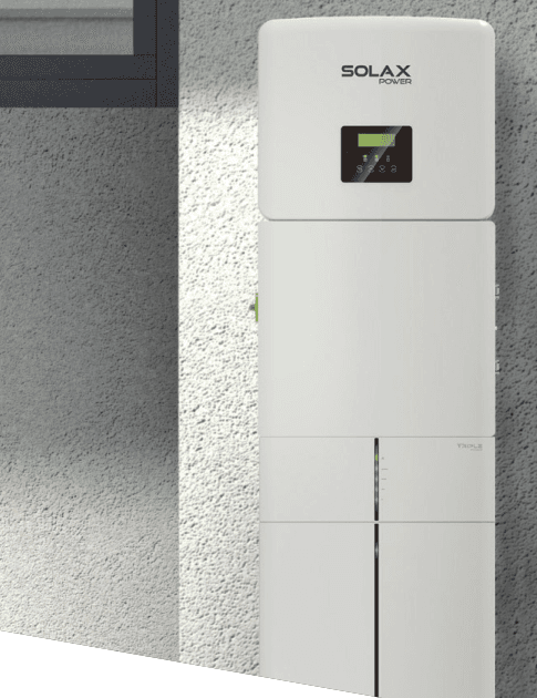 Inverter Solax X1-Hybrid G4 installato a parete con modulo batteria abbinato