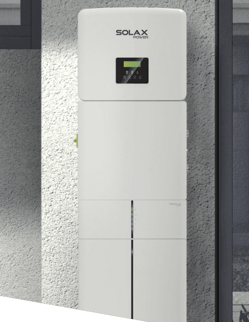 Installazione a parete dell'inverter Solax X1-Hybrid G4 abbinato al modulo batteria